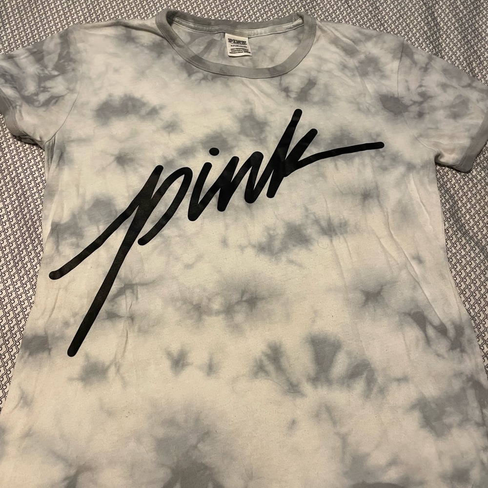 This shirt is very comfy and still good condition - Picture 1 of 4